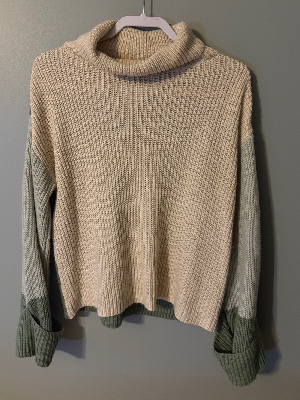 Simplee Colorblock Knit Turtleneck Sweater Women’s Large Cozy Cream Sage Green